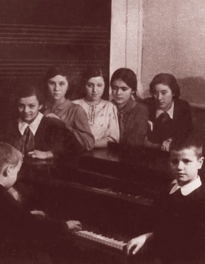 Класс педагога по фортепиано Т. А. Бобович, 1936 г.